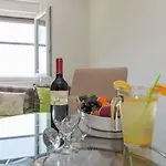 Adria بولا