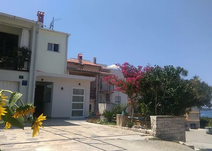 Adria Πανσιόν 3*