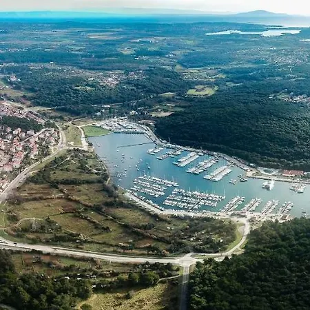 Adria ゲストハウス プーラ